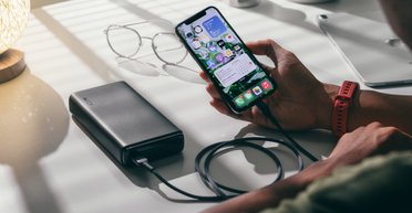 Скільки можна тримати телефон на зарядці: відповідь експертів здивувала багатьох