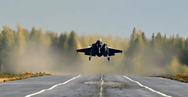 В Финляндии истребитель F-35 впервые взлетел с обычной трассы (видео)