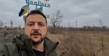 Враг с трех сторон: Зеленский посетил позиции украинских воинов в Авдеевке (видео)