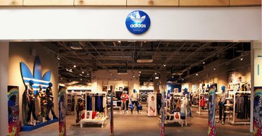 Пішли з ринку: у Москві відкриють магазин із продукцією Adidas та Reebok, — росЗМІ