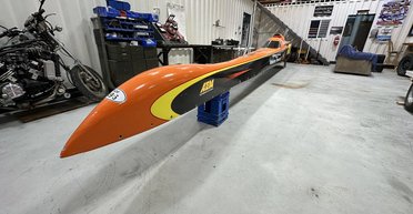 Наземна ракета: на продаж виставили незвичайний автомобіль-рекордсмен (фото)