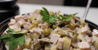 Вкусный и питательный: рецепт салата "Пражский"