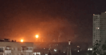 Масштабна пожежа у Саратові: у Генштабі ЗСУ розповіли про нічні удари по НПЗ (відео)