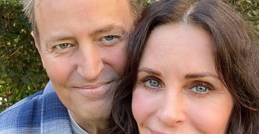 Звезда сериала "Друзья" Кортни Кокс проводит спиритические сеансы с умершим Мэтью Перри