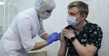 Лучше поздно, чем никогда. Нужно ли вакцинироваться в разгар пандемии