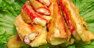 Фаршировані сиром крабові палички в клярі: рецепт дуже простої та смачної закуски