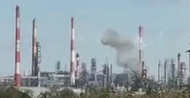 В РФ жалуются, что дроны на Орский НПЗ летели из Казахстана: куда попал черный "Лютый" (фото)