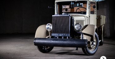 В інтернеті показали унікальну серійну вантажівку Mercedes, яка працює на дровах (фото)