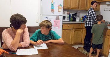 Мама, я дома! Кто и чем будет расплачиваться за карантин в школах и детских садах