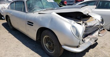 Розбитий британський спорткар 60-х продають за ціною нового Toyota Land Cruiser (фото)