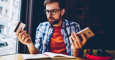 В банк с паспортом: что нужно знать о финансовом мониторинге в Украине