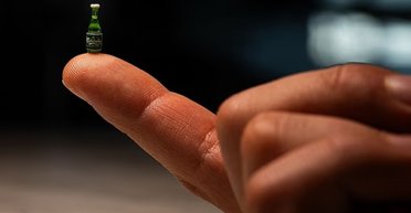 Найменше пиво у світі: данська пивоварня випустила пляшку об'ємом 0,05 мілілітра (фото)