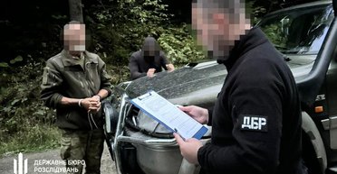 На Буковине правоохранитель лично переводил уклонистов через границу в Румынию (фото)