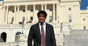 "Куди сплачувати податок?": Жан Беленюк показав, що знайшов біля Капітолія в США (фото)