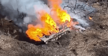 "Зрелищное видео": ВСУ с помощью дрона уничтожили российскую установку "Метеорит" (видео)