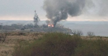 В Севастополе разгорелся пожар у Военно-морского училища