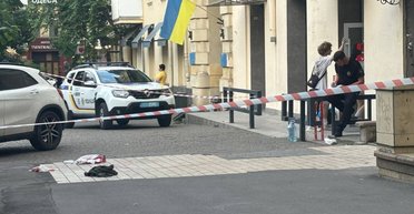 Ранили в затылок: в центре Одессы произошла стрельба, объявлен план "Перехват" (фото)