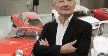 Создал BMW 5 E34 и самый дорогой Aston Martin: ушел из жизни известный автодизайнер (фото)