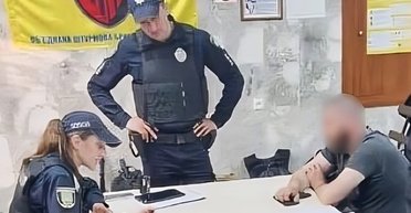 "Антиприклад": поліція знайшла чоловіка, який посадив за кермо 9-річну доньку (фото, відео)