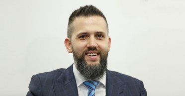 Реформатор с котенком. Максим Нефьодов о том, как провести приватизацию с помощью соцсети