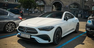В Украине появился новейший элегантный спорткар Mercedes-Benz (фото)