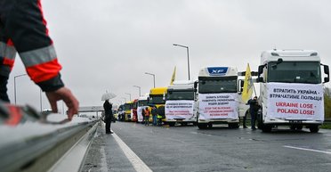 Застряло 2540 грузовиков: на украино-польской границе очередь растянулась на недели