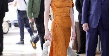 Каннський кінофестиваль 2024: Аня Тейлор-Джой прибула до Ніцци у величезному капелюсі й окулярах (фото)