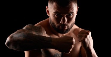 "Потрібна стабільність": український боксер-чемпіон підробляє в Італії водієм на заводі