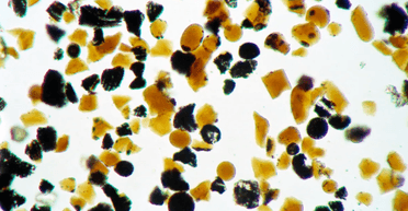 Не все на Місяці сіре: що це за дивовижні помаранчеві скляні намистини (фото)