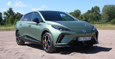 Гроза суперкаров: тест-драйв доступного электромобиля MG4 XPower