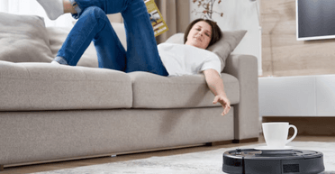 "Новий килим": жінка отримала дивне повідомлення від робота-пилососа (відео)