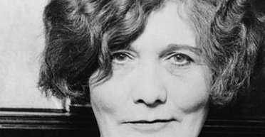 Не британська, але королева. Найнебезпечніша жінка у світі: ким вона була (фото)