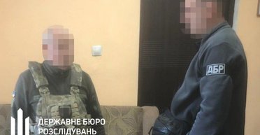 Дважды "переобулся": в Херсоне задержали коллаборанта, который устроился в ТЦК (фото)