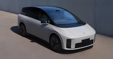 В Китае показали футуристический семейный электрокар с запасом хода более 700 км (фото)