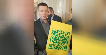 Нардепа Гончаренка не пустили до зали Ради з посланням Зеленському та Єрмаку (відео)