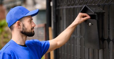 Мужчина впервые за годы заглянул в почтовый ящик: его содержимое вогнало в ступор владельца