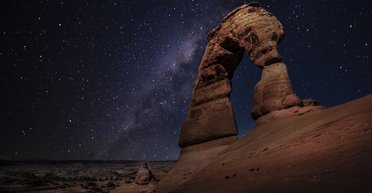 Угольная бесконечность. Ученые рассказали, почему космос черный