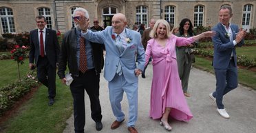 100-річний ветеран одружився з 96-річною коханою в День Д (відео)