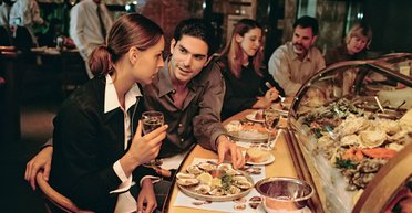 Смак устриць: не сперечатися, а насолоджуватися. Як правильно вибирати і їсти делікатесних молюсків