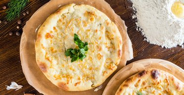 Готовится быстро и стоит недорого: рецепт пирога с картофелем