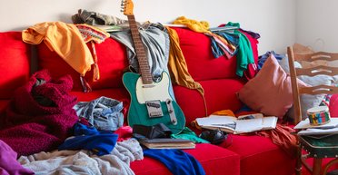 Пара купила дом неугомонного фаната барахолок: что нашли внутри (видео)