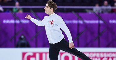 "Люди от ракет так умирают": фигурист из Украины выступил на Евро-2024 с "пятном крови" (фото)