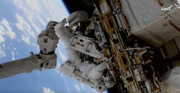 Застрягла на орбіті астронавтка NASA встановила новий рекорд у відкритому космосі (відео)