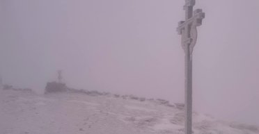 В Карпатах настоящая зима и мороз -9: как выглядит гора Поп Иван (видео)