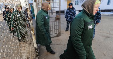 Ребенок в обмен на свободу: в России предложили новую инициативу для заключенных женщин