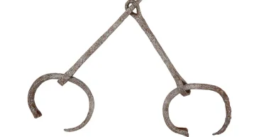 Суровые реалии Древнего Египта: археологи раскопали 2200-летние кандалы в золотых рудниках (фото)