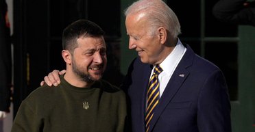 Байден разрешил Украине наносить удары ракетами ATACMS вглубь территории РФ, — NYT