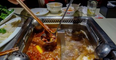 Замовили 4000 клієнтів: підлітки помочились в суп популярної мережі ресторанів