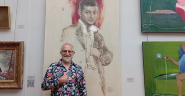 Президент Зеленский стал императором. Чем удивляют первые с начала войны выставки в Киеве