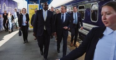 Украина получит военную и гуманитарную помощь на миллионы: что выделяют Киеву партнеры